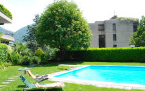 App. Castausio 26: Plante, Ciel, L'Eau, Vert, Bâtiment, Piscine, Mobilier De Jardin, Lot Terre, Arbre, Herbe
