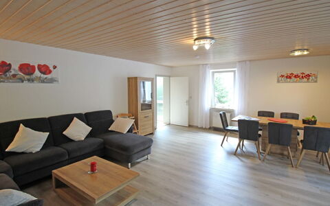 Eifelnatur (Haus 3): Meubles, Table, Propriété, Bâtiment, Bois, Confort, Chaise, Design Intérieur, Architecture, Canapé