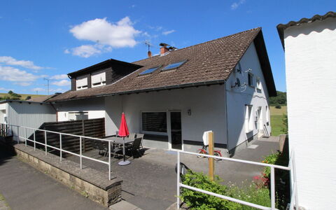 Eifelnatur (Haus 3): Nuage, Ciel, Plante, Bâtiment, Propriété, Fenêtre, Clôture, Maison, Lot Terre, Chalet