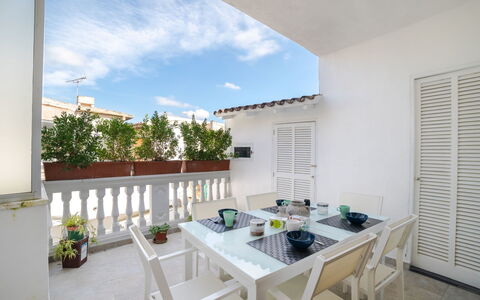Can Josep: Propriété, Bâtiment, Pièce, Immobilier, Maison, Design Intérieur, Meubles, Appartement, Domicile, Table