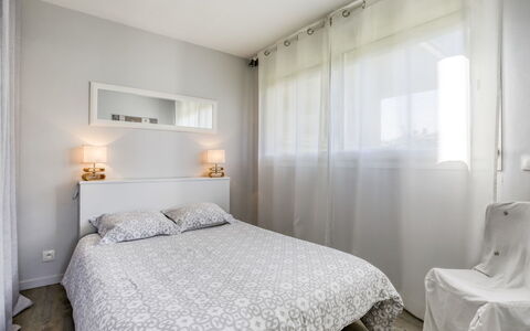 Arcachon 204: Chambre, Lit, Meubles, Pièce, Propriété, Drap De Lit, Blanc, Literie, Design Intérieur, Cadre De Lit