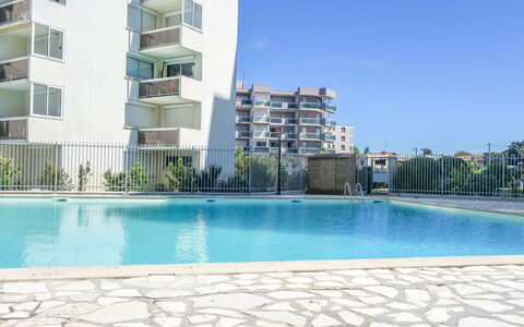 Arcachon 204: L'Eau, Bâtiment, Plante, Propriété, Ciel, Piscine, Bleu Azur, Fenêtre, Arbre, Loisir