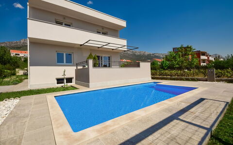 Stella Kastela: Propriété, Piscine, Maison, Bâtiment, Immobilier, Architecture, Domicile, Zone Résidentielle, Biens, Villa