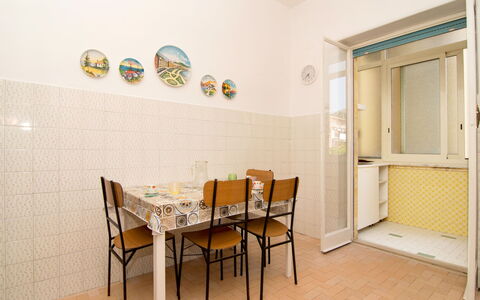 Ritamar: Pièce, Propriété, Meubles, Immobilier, Sol, Bâtiment, Design Intérieur, Salle À Manger, Table, Maison