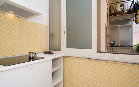 Ritamar: Pièce, Propriété, Comptoir, Tuile, Design Intérieur, Cabinetry, Jaune, Meubles, Bâtiment, Sol