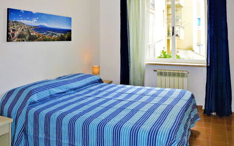 Ritamar: Chambre, Drap De Lit, Bleu, Pièce, Literie, Propriété, Meubles, Lit, Housse De Couette, Cadre De Lit