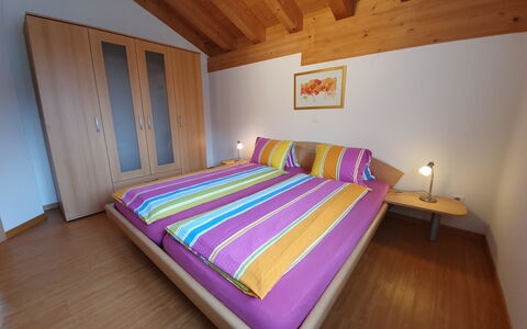 Haus Artemis: Bois, Design Intérieur, Sol, Sol, Pièce, Lit, Chambre, Meubles, Plafond, Tache De Bois