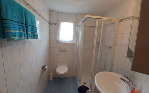 Haus Artemis: Sol, Design Intérieur, Sol, Luminaire Plomberie, Lavabo, Évier, Plafond, Pièce, Plomberie, Salle De Bains