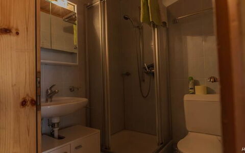 Bergfink: Luminaire Plomberie, Robinet, Propriété, Évier, Lavabo, Salle De Bains, Violet, Bâtiment, Design Intérieur