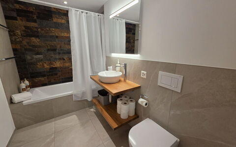 Du Glacier C2: Sol, Luminaire Plomberie, Design Intérieur, Sol, Salle De Bains, Bois, Évier, Lavabo, Miroir, Robinet