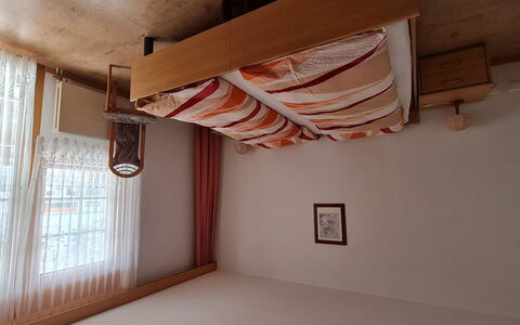 Orion: Bâtiment, Propriété, Fenêtre, Maison, Bois, Ombre, Design Intérieur, Rideau, Sol, Sol