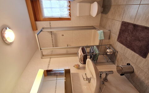 Orion: Robinet, Luminaire Plomberie, Baignoire, Bâtiment, Évier, Fenêtre, Salle De Bains, Design Intérieur, Sol, Sol