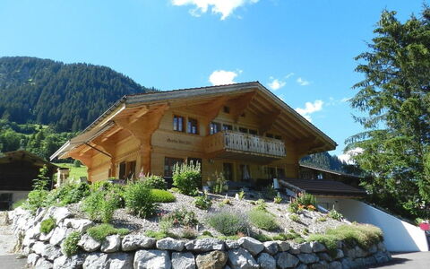 Majelas Heiti: Ciel, Plante, Nuage, Paysage Naturel, Arbre, Maison, Chalet, Bâtiment, Montagne, Paysage