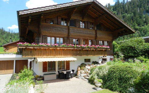 Giferblick: Plante, Nuage, Bâtiment, Propriété, Fenêtre, Ciel, Arbre, Maison, Immobilier, Loisir