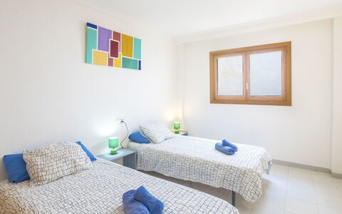 Mariners 2: Chambre, Meubles, Lit, Pièce, Propriété, Drap De Lit, Bleu, Design Intérieur, Cadre De Lit, Mur