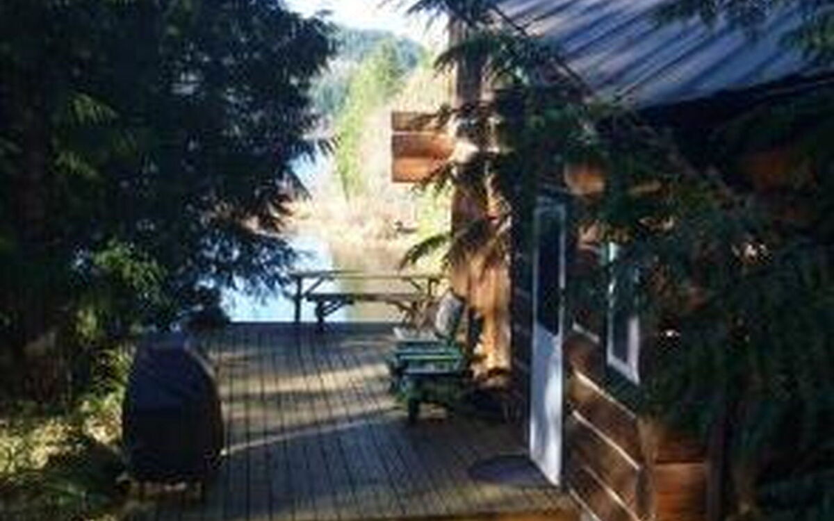 97mf Lakefront Cabin w Private Dock