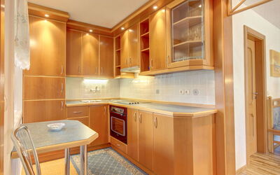 Orazem 400.2: Pièce, Cabinetry, Meubles, Propriété, Comptoir, Cuisine, Bâtiment, Design Intérieur, Plafond, Sol
