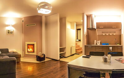Krajno Pierwsze 100.1: Pièce, Design Intérieur, Meubles, Propriété, Bâtiment, Sol, Éclairage, Plafond, Jaune, Salon