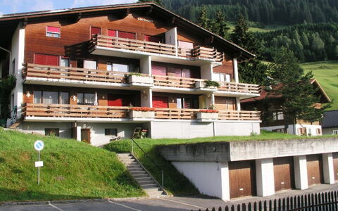 Ferienwohnung Köppel: Bâtiment, Ciel, Nuage, Fenêtre, Plante, Montagne, Arbre, Maison, Zone Résidentielle, Immobilier