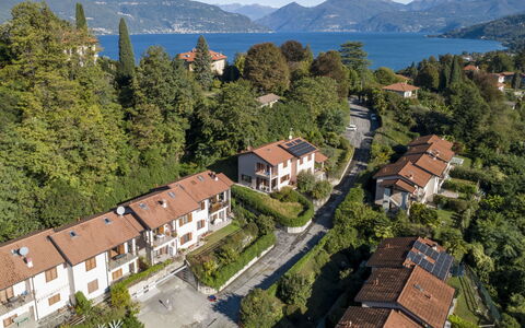 La Rocca: Bâtiment, Maison, Zone Résidentielle, Domicile, Toit, Paysage, Zone Rurale, Village, Établissements Humains, Banlieue