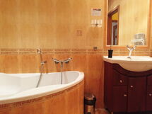 Logement:&nbsp;Black Red White 627.7