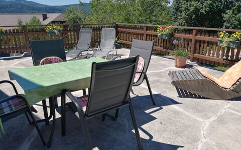 Mayrhofer: Meubles, Table, Propriété, Ciel, Chaise, Ombre, Mobilier De Jardin, Tableau De Plein Air, Arbre, Loisir