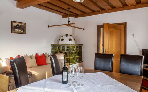 Glatzbichl: Pièce, Propriété, Meubles, Design Intérieur, Bâtiment, Plafond, Chambre, Maison, Table, Immobilier