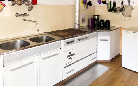 Lehen: Cabinetry, Evier, Comptoir, Évier, Propriété, Robinet, Blanc, Cuisine, Produit, Cuisinière