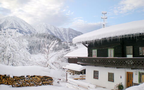 Lehen: Nuage, Ciel, Neige, Propriété, Bâtiment, Fenêtre, Montagne, Pente, Plante, Maison