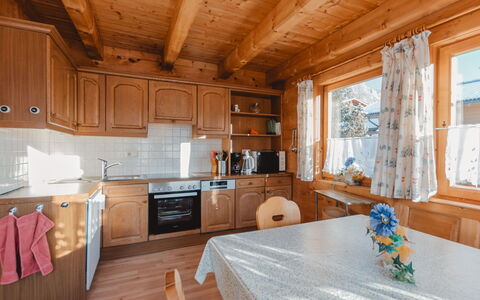 Geislhof: Bois, Domicile, Meubles, Tache De Bois, Dur, Chalet, Plafond, Cabinetry, Cuisine, Planche