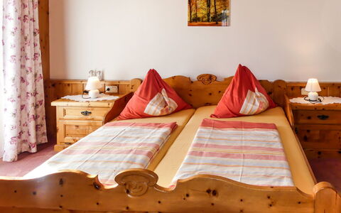 Wiedhölzl: Chambre, Lit, Meubles, Pièce, Drap De Lit, Cadre De Lit, Literie, Propriété, Design Intérieur, Matelas