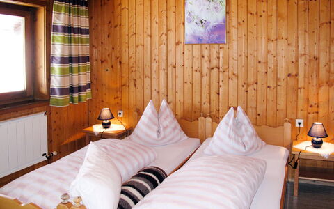 Moosen (Nki210): Chambre, Pièce, Meubles, Lit, Propriété, Design Intérieur, Mur, Cadre De Lit, Drap De Lit, Confort