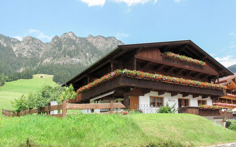 Alpbach 633: Montagnes Relief, Montagne, Propriété, Maison, Chaîne De Montagnes, Paysage Naturel, Alpes, Architecture, Domicile, Immobilier