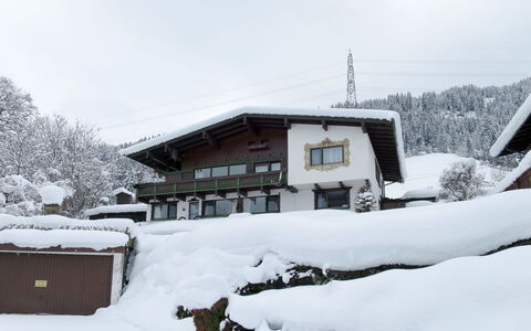 Höllwarth: Neige, Ciel, Bâtiment, Fenêtre, Pente, Arbre, Maison, Gelé, Zone Résidentielle, Nuage