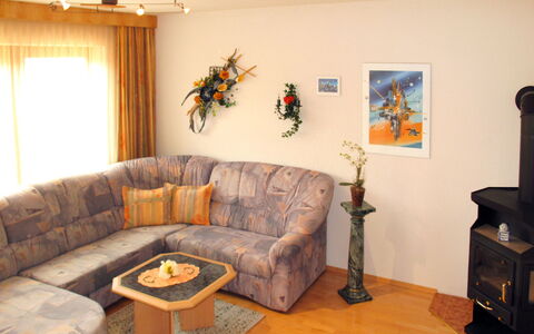 Wildauer: Salon, Pièce, Meubles, Canapé, Design Intérieur, Propriété, Mur, Sol, Maison, Table