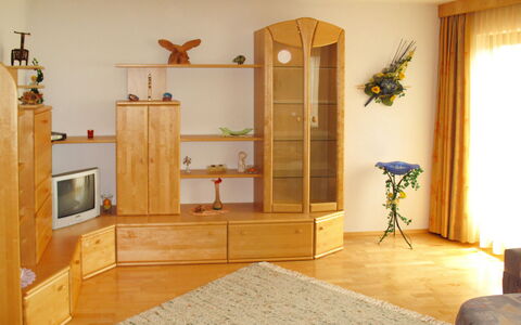 Wildauer: Pièce, Meubles, Propriété, Cabinetry, Design Intérieur, Sol, Bâtiment, Placard, Architecture, Plafond