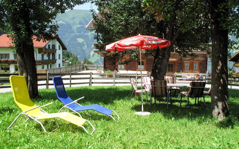 Zell am Ziller 608: Plante, Meubles, Arbre, Parapluie, Mobilier De Jardin, Ombre, Lot Terre, Biome, Chaise, Loisir