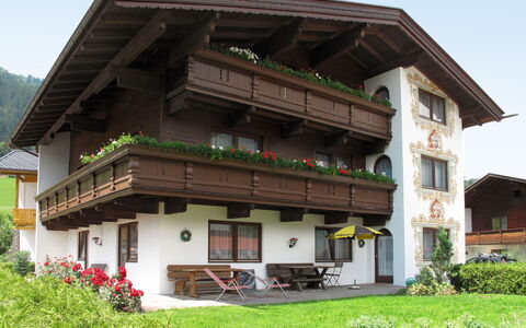 Zell am Ziller 613: Plante, Ciel, Bâtiment, Fenêtre, Maison, Loisir, Zone Rurale, Immobilier, Roue, Façade