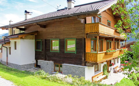 Rieplerhof: Plante, Bâtiment, Nuage, Propriété, Fenêtre, Ciel, Bois, Maison, Arbre, Lot Terre
