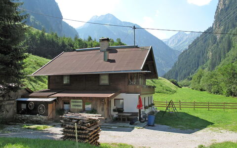 Farm Eben: Montagne, Ciel, Nuage, Plante, Propriété, Bâtiment, Vert, La Nature, Fenêtre, Paysage Naturel