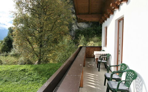 Ratschnhäusl: Plante, Meubles, Bâtiment, Bois, Arbre, Fenêtre, Ombre, Chaise, Porche, Ciel