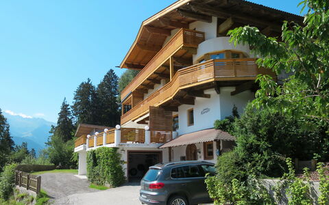 Lieblingsplatzl: Plante, Ciel, Bâtiment, Voiture, Propriété, Véhicule, Roue, Arbre, Maison