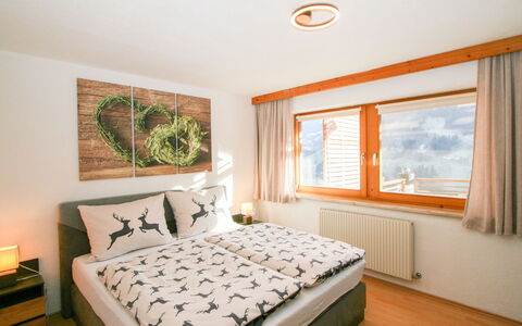 Lieblingsplatzl: Meubles, Fenêtre, Bâtiment, Confort, Bois, Architecture, Design Intérieur, Maison, Sol, Sol