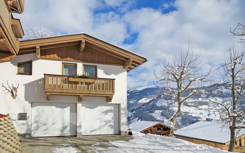 Margit: Propriété, L'Hiver, Maison, Neige, Immobilier, Bâtiment, Toit, Domicile, Ciel, Architecture