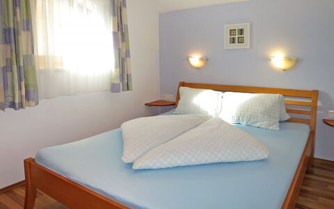 Margit: Chambre, Lit, Meubles, Pièce, Matelas, Propriété, Drap De Lit, Cadre De Lit, Literie, Design Intérieur