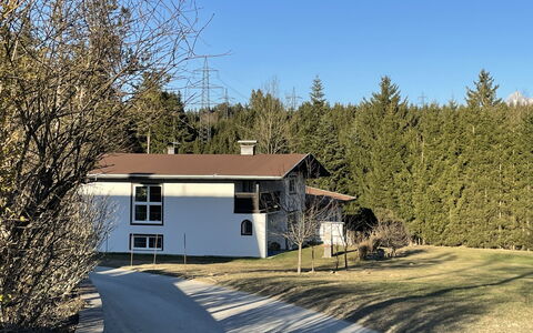 Anger: Plante, Ciel, Bâtiment, Propriété, Fenêtre, Maison, Paysage Naturel, Lot Terre, Architecture, Chalet