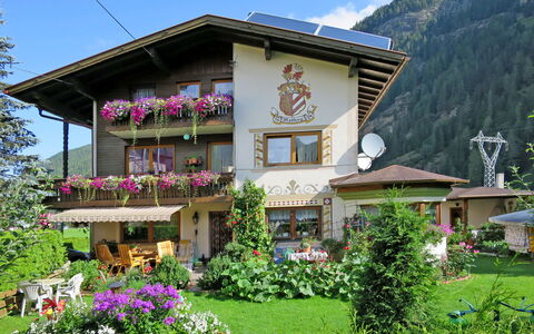 Mathoy: Plante, Fleur, Bâtiment, Propriété, Fenêtre, Ciel, Vert, Arbre, Maison, Architecture