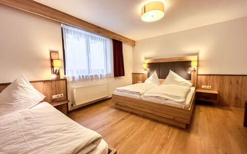 Moosbichl: Bois, Domicile, Hôtel, Recours, Cadre De Lit, Dur, Lumber, Lit, Literie, Chambre
