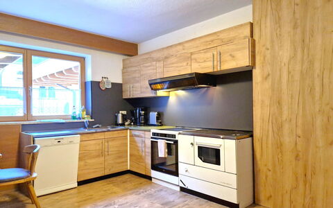 Waldhof: Meubles, Cuisine, Sol, Design Intérieur, Comptoir, Cabinetry, Bois, Plafond, Sol, Principaux Appliance