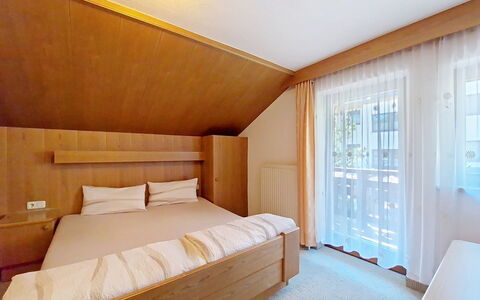 Alpenblick: Design Intérieur, Bois, Sol, Sol, Meubles, Plafond, Pièce, Lit, Éclairage, Chambre